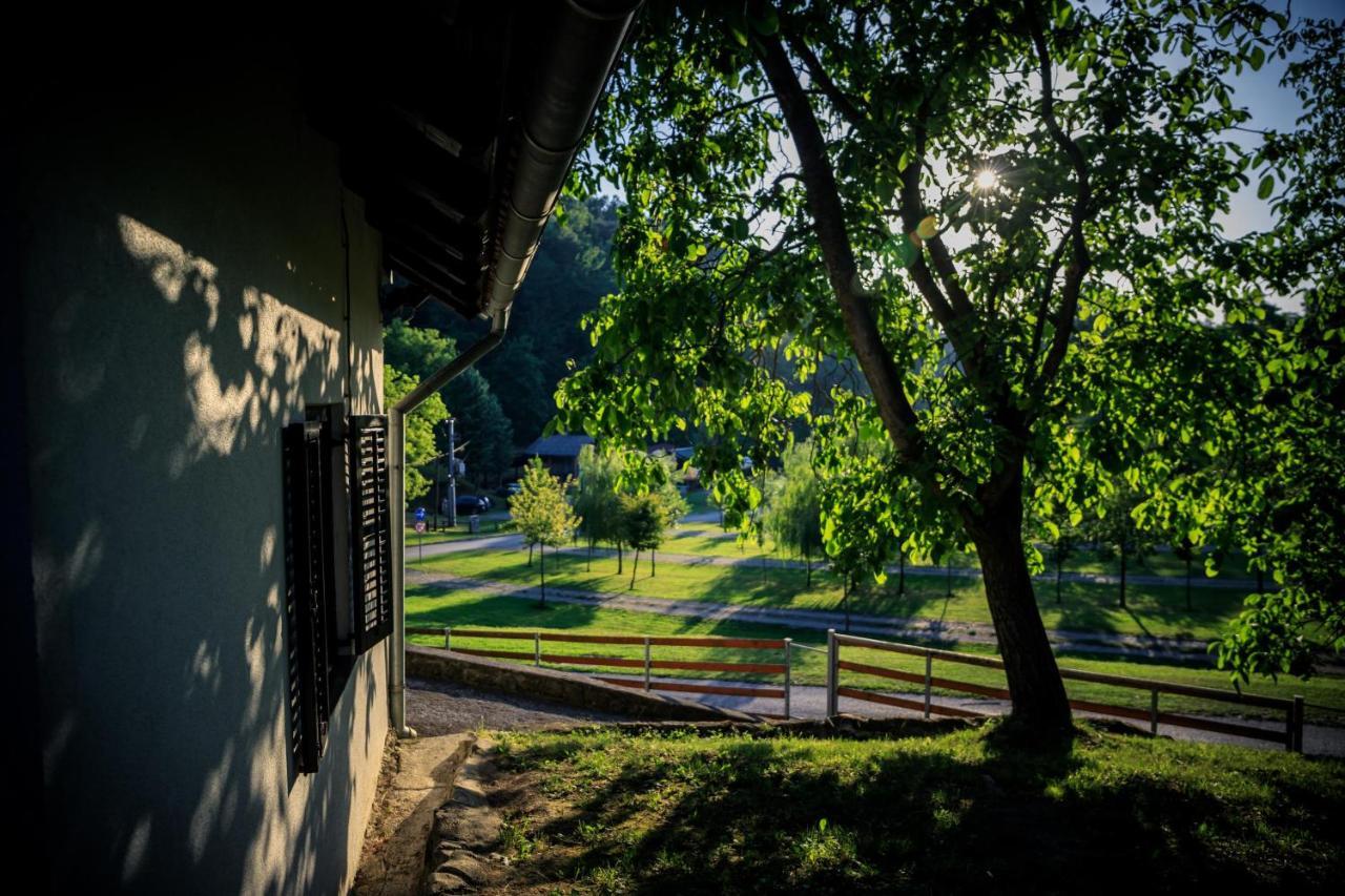 Kuca Za Odmor, Ferienhaus, Holiday Home Rugas Orahovica Exteriör bild