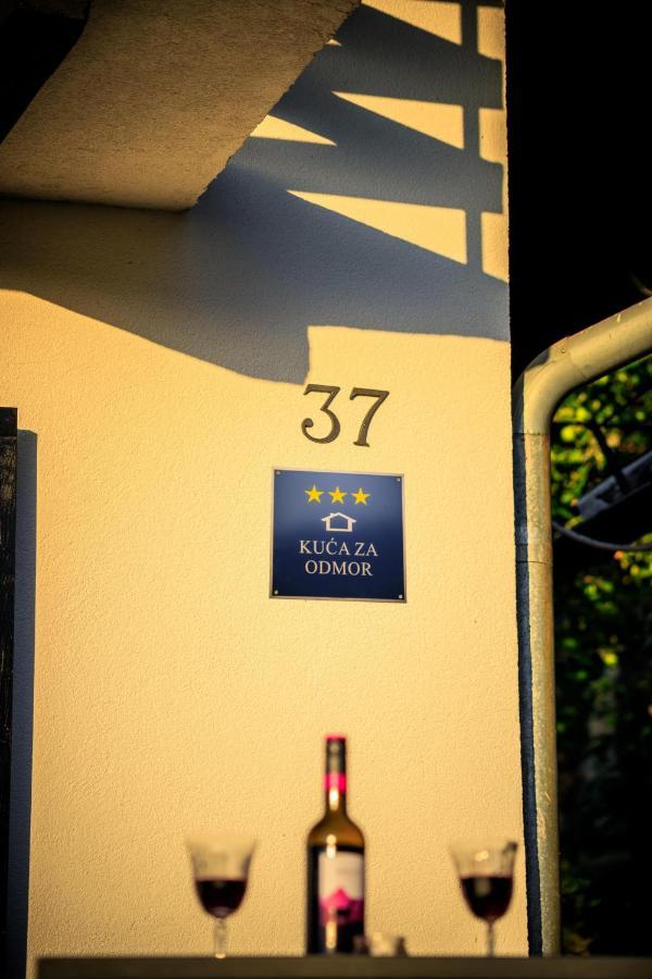Kuca Za Odmor, Ferienhaus, Holiday Home Rugas Orahovica Exteriör bild