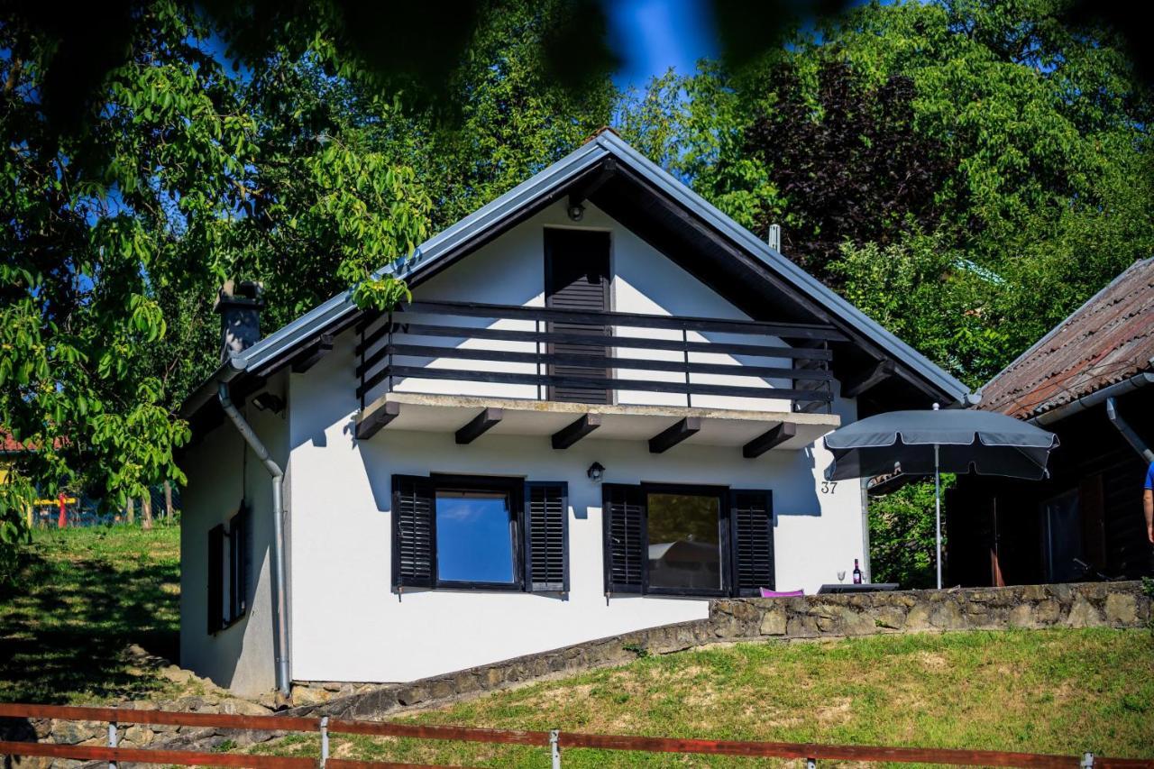 Kuca Za Odmor, Ferienhaus, Holiday Home Rugas Orahovica Exteriör bild