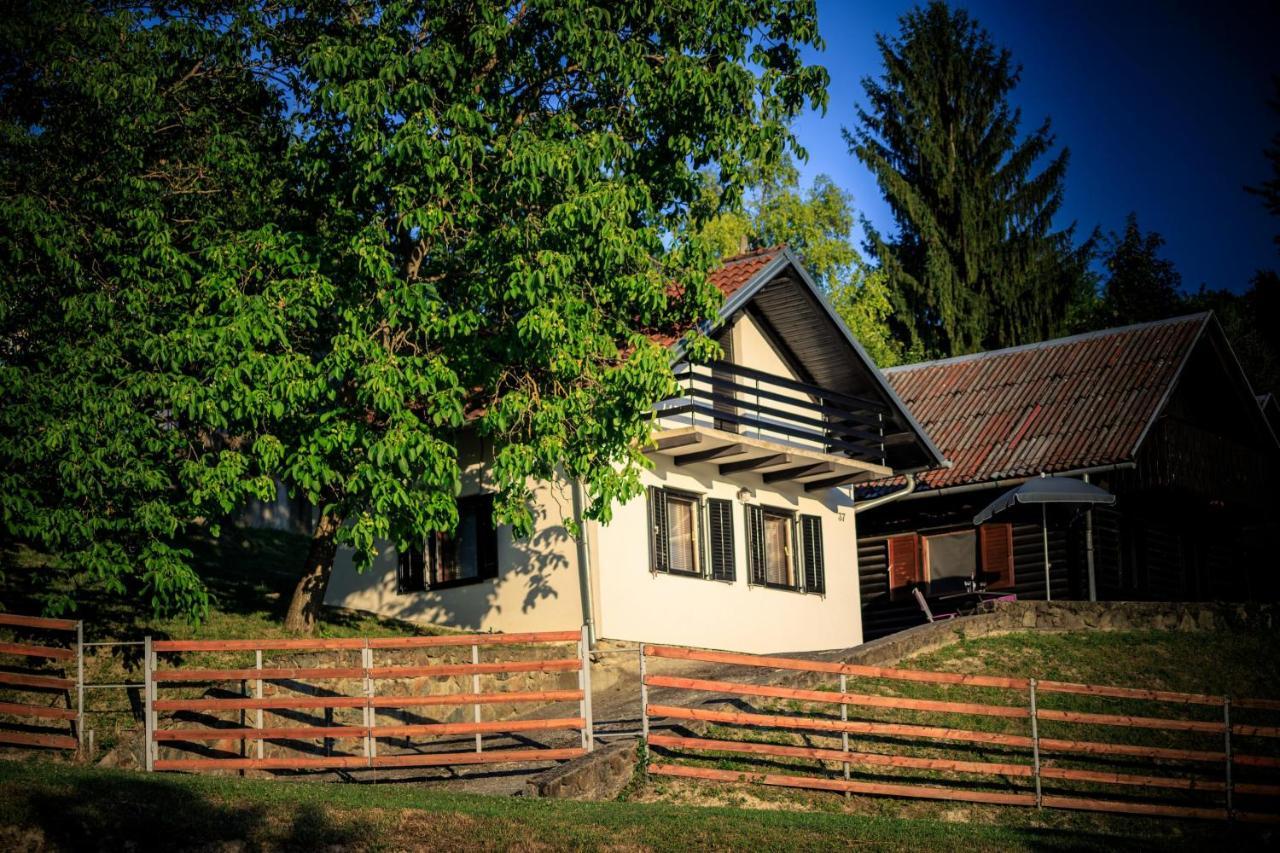 Kuca Za Odmor, Ferienhaus, Holiday Home Rugas Orahovica Exteriör bild